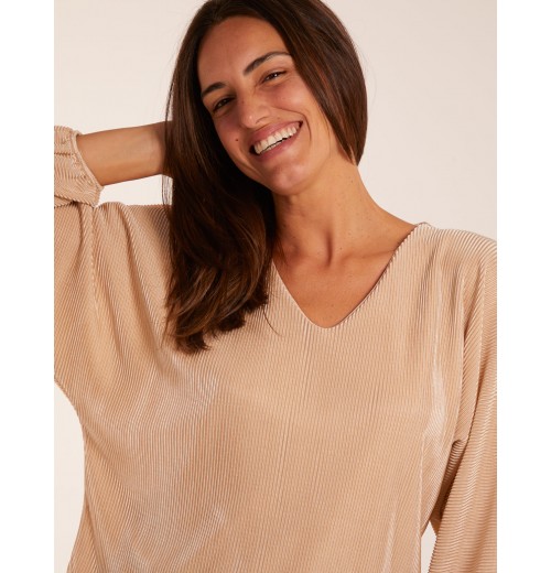 V Neck Plisse Batwing Bubble Hem Top V Neck Plisse Batwing Bubble Hem Top