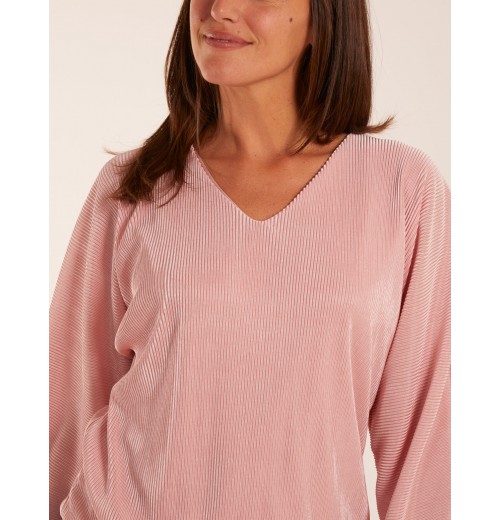 V Neck Plisse Batwing Bubble Hem Top V Neck Plisse Batwing Bubble Hem Top